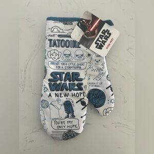 Star Wars “A New Hope” Oven Mitt – Official Disney Merchandise- NWT